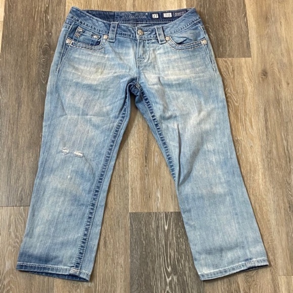 MISS ME Signature Cuffed Capri Bling Pocket Pants - Picture 2 of 10